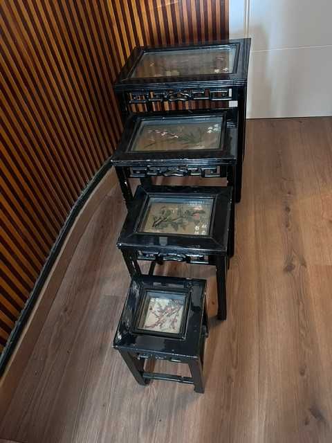 Conjunto de 4 Mesas de Encaixe (mesas ninho) Chinesas, lacadas