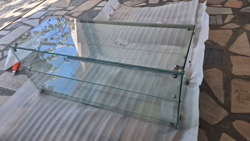 Vitrine de  Bar com prateleira