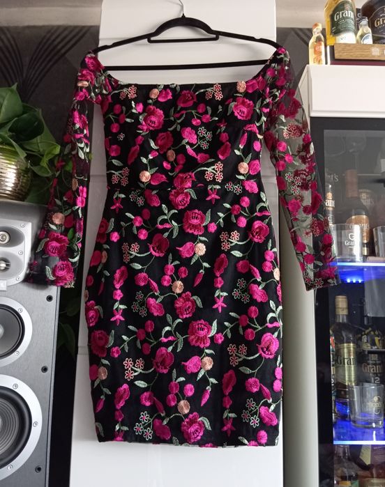 Sukienka kwiaty kwiatowa haftowana Missguided