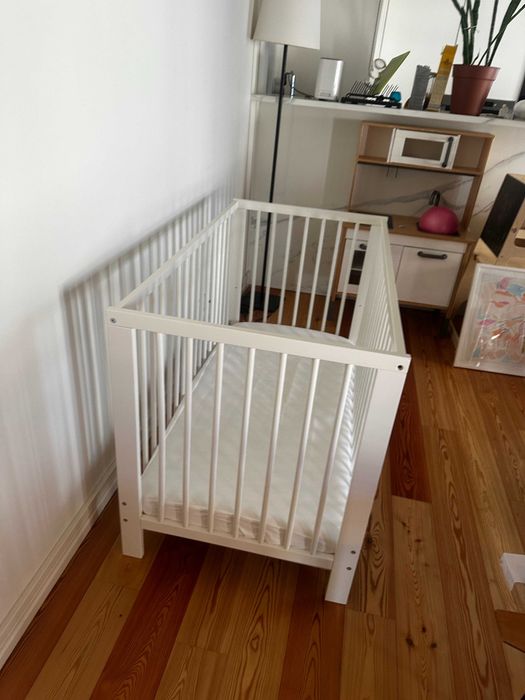 Cama de bébé ikea GULLIVER + Colchão + Barra de segurança