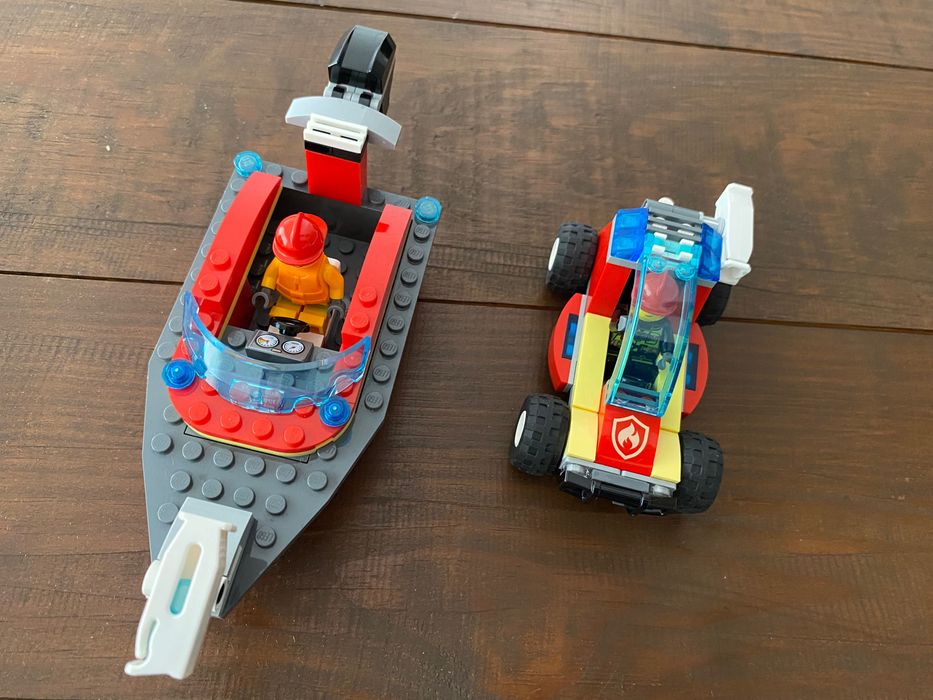 Barco e carro de dunas Lego