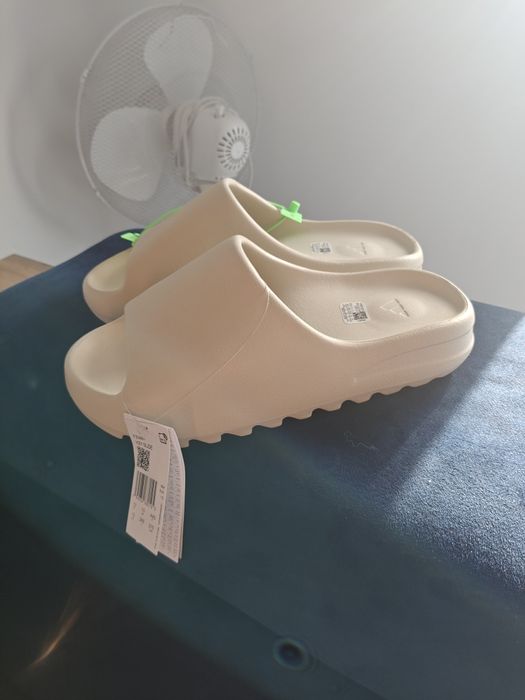Yeezy slide 44.5