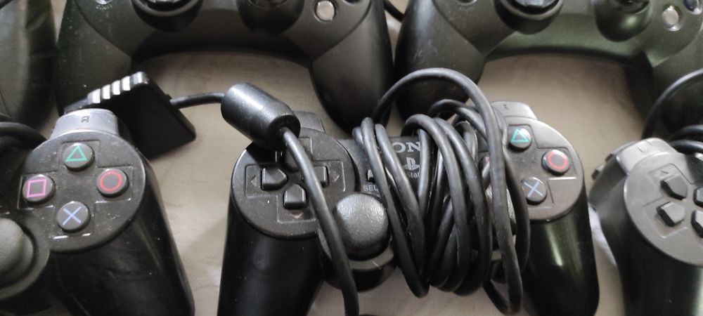 Lot of various controllers and 3 working SP2 consoles64584317999618124