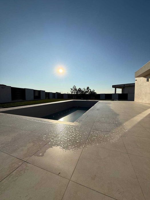 Новый 1-но этажный дом в Совиньоне, участок 10,66 соток, 185 кв.м.