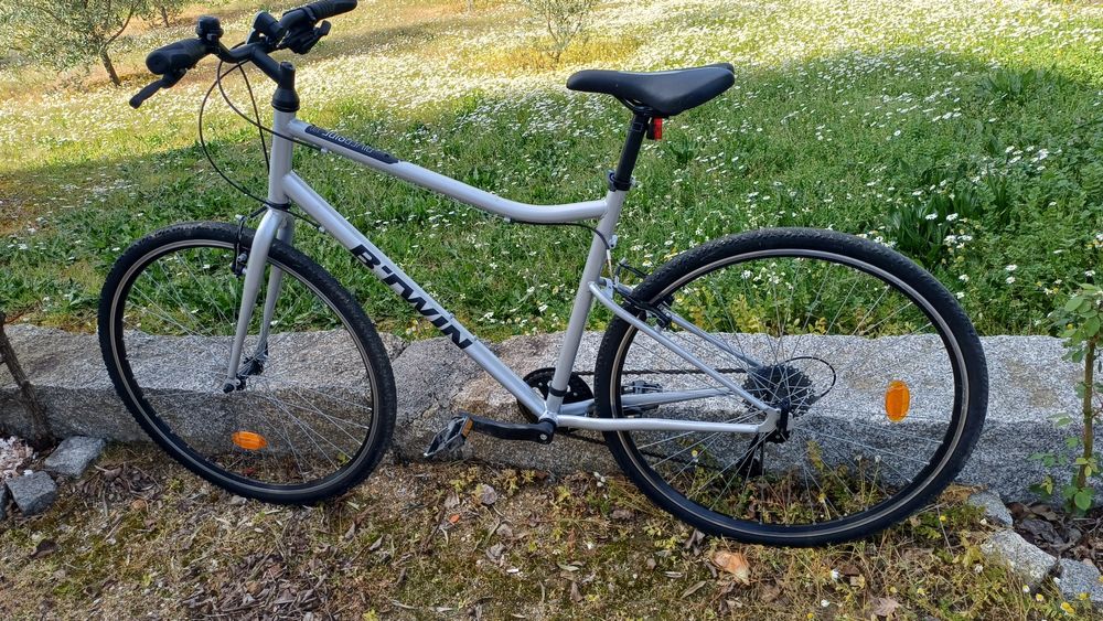 Bicicleta de cor cinza