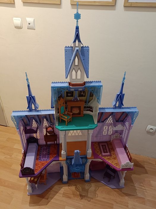 Zamek Kraina Lodu z efektami świetlnymi