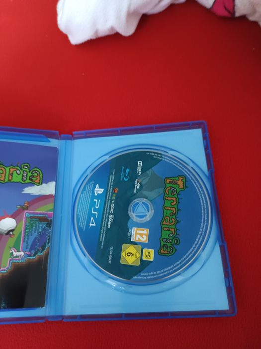 Sprzedam grę terraria na konsolę PS4