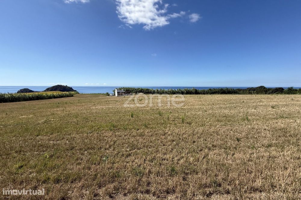 Rustic Plot of Land 9,740 m² with View of Ilhéu in Vila Franca do Campo