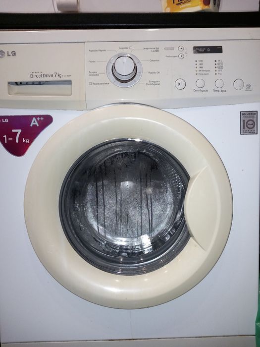 Máquina de lavar em bom estado