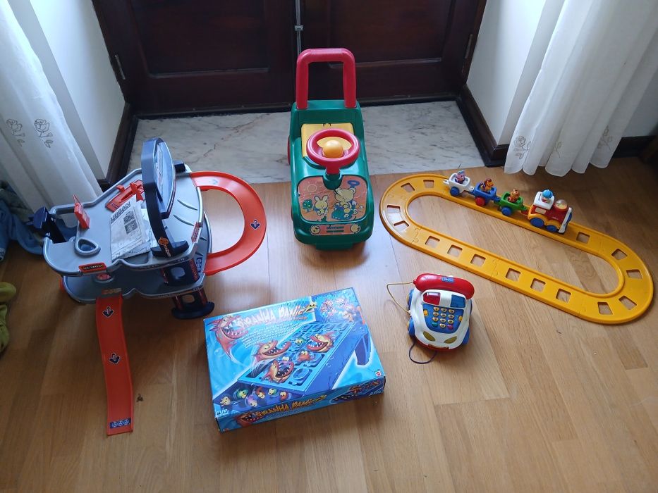 Brinquedos variados