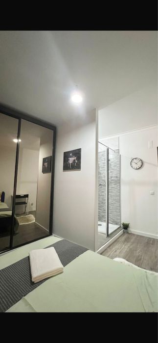 Quarto pra casal margem sul em barreiro aceita criança ent. Imediata.