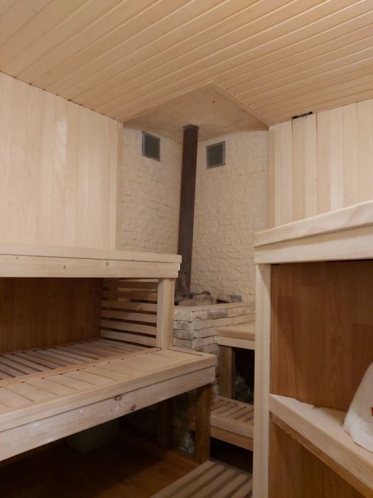 Продам просторий будинок у районі Новомиколаївка (біля Фанклубу)