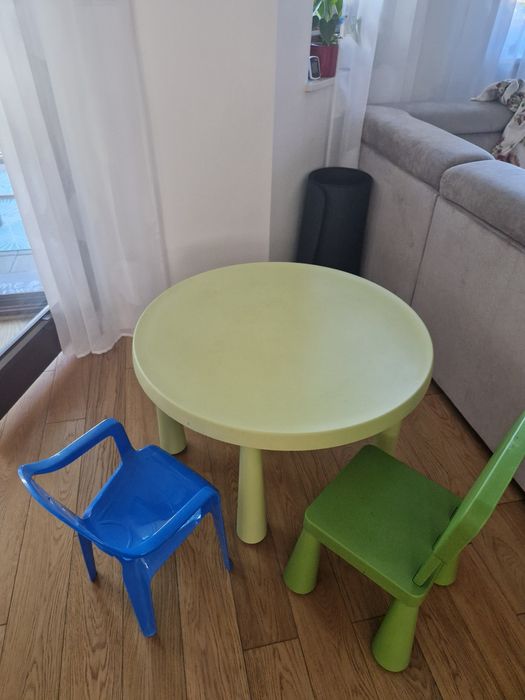 Stolik mamut ikea + krzesełka