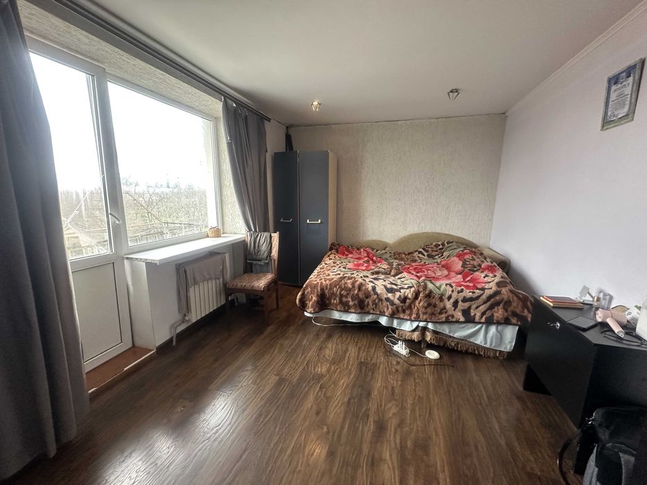 Продаеться світла квартира у смт Великодолинське