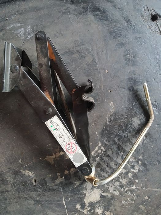 Домкраты автомобильные оригинальные