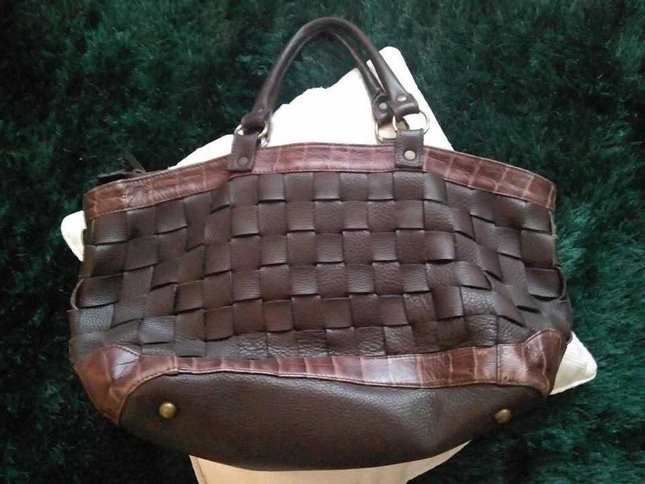 Bolsa castanha em pele