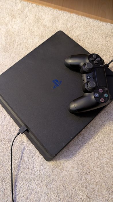 Ps4 com comando original e jogos