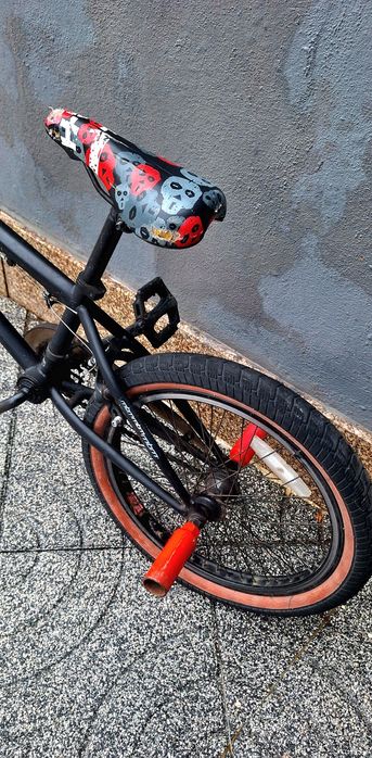 Bicicleta BMX com barras