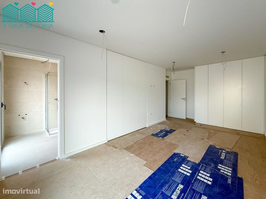 Apartamento T3 com Lugares de Garagem em Esgueira