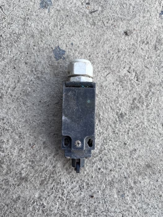 Кінцевий конечний виключатель