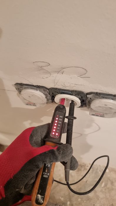 Sou eletricista em Lisboa Almada e em toda a zona de Setúbal.