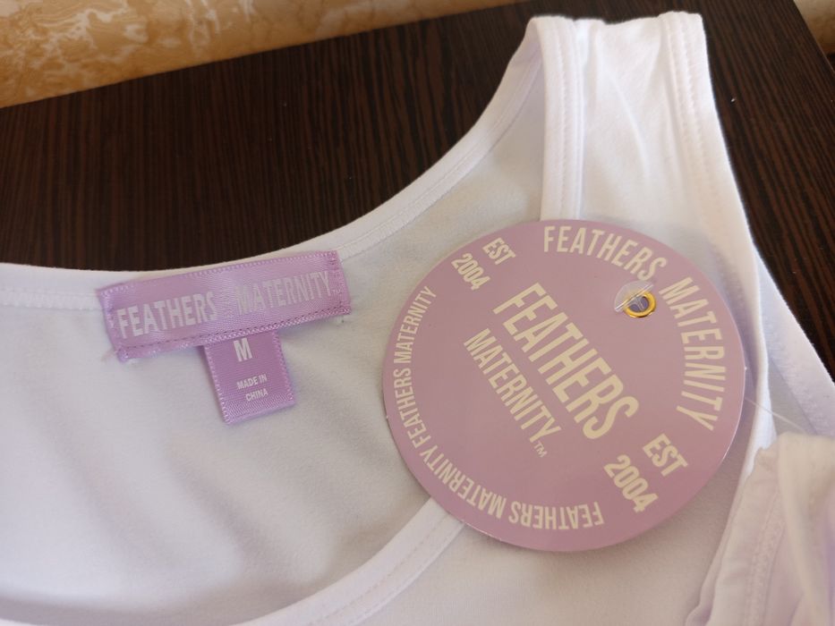 Женская белая майка Feathers Maternity .