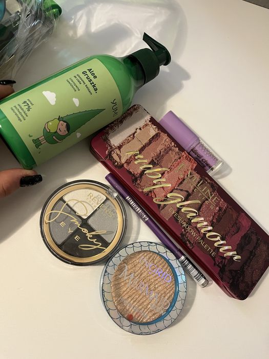 Zestaw nowych kosmetyków