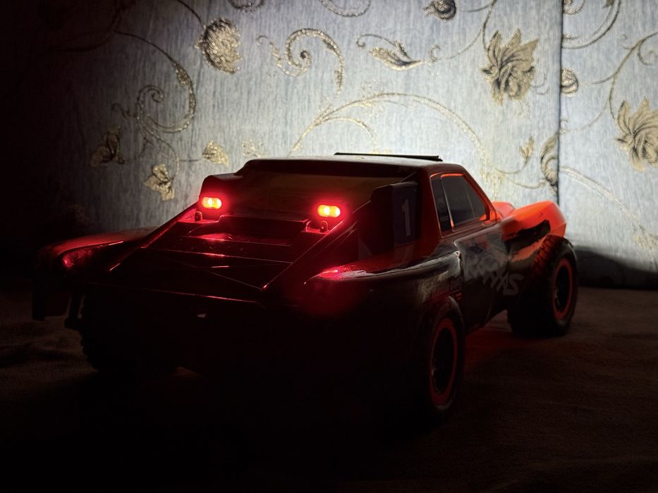 Traxxas Slash 4x4 1/10 модель на радіокеруванні