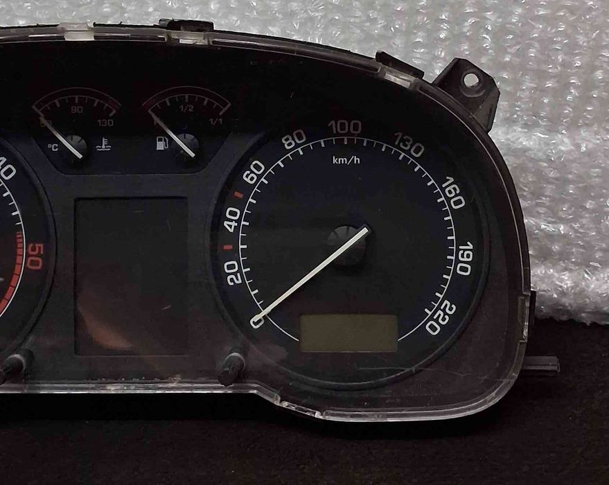 Quadrante / Painel de Instrumentos 1U0920810F - SKODA OCTAVIA I
