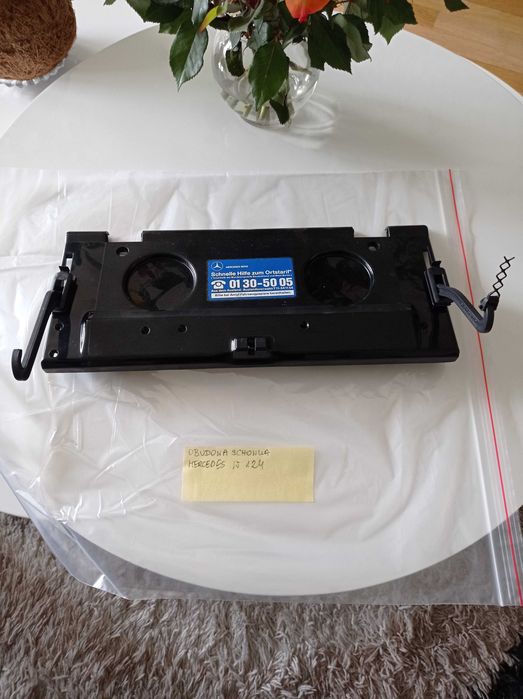 obudowa schowka deski rozdzielczej mercedes W 124  1990 rok