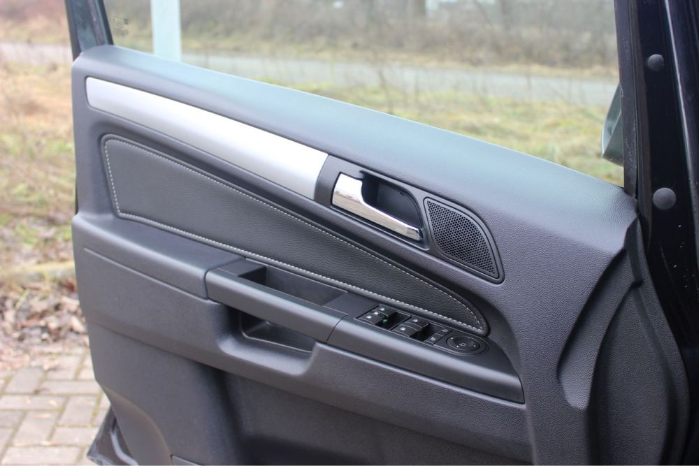 Продам Opel zafira b 1.8 2011