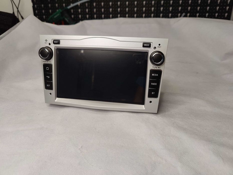 Rádio Android 2DIN para OPEL – 2GB de RAM Wifi e GPS Bluetooth Silver