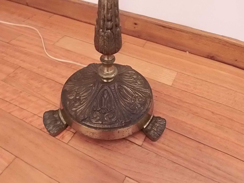 Candeeiro de pé alto