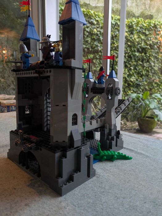 Castelo tipo lego Dragão Azul