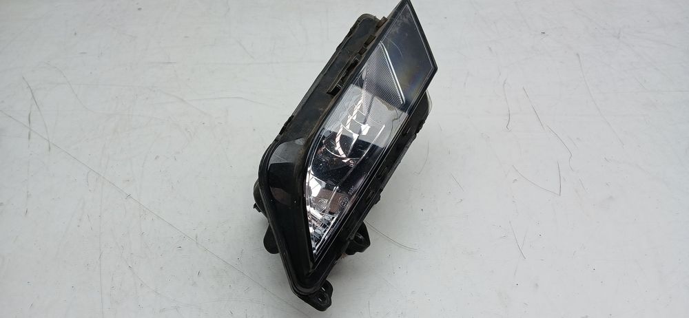 Farol nevoeiro frente direito SEAT Leon ST (5F8)