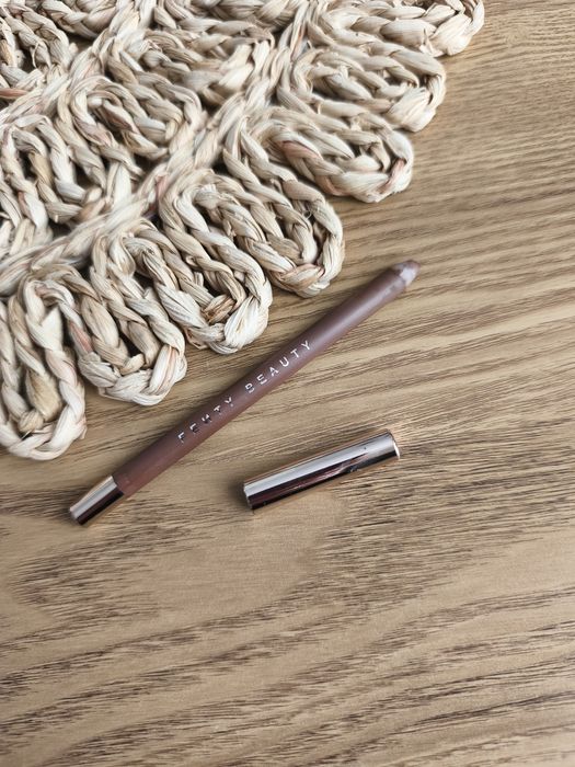 Konturówka do ust Fenty Beauty brązowa