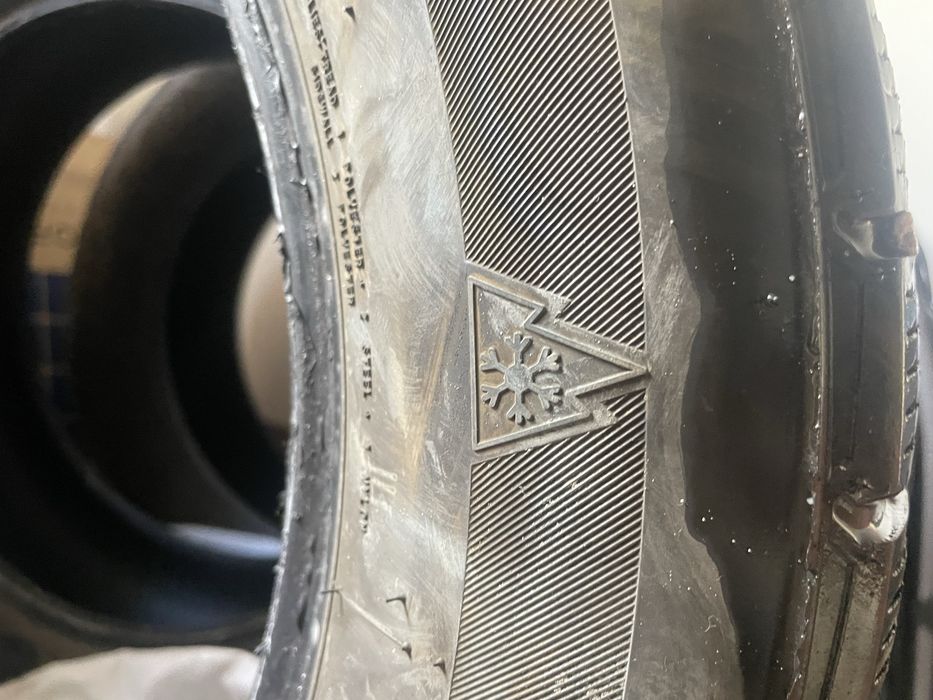 Три шини Firestone WeatherGrip 225/60 R18 100H (всесезонні)