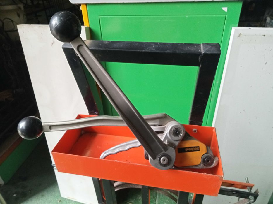 Máquina de cintar fita de aço manual