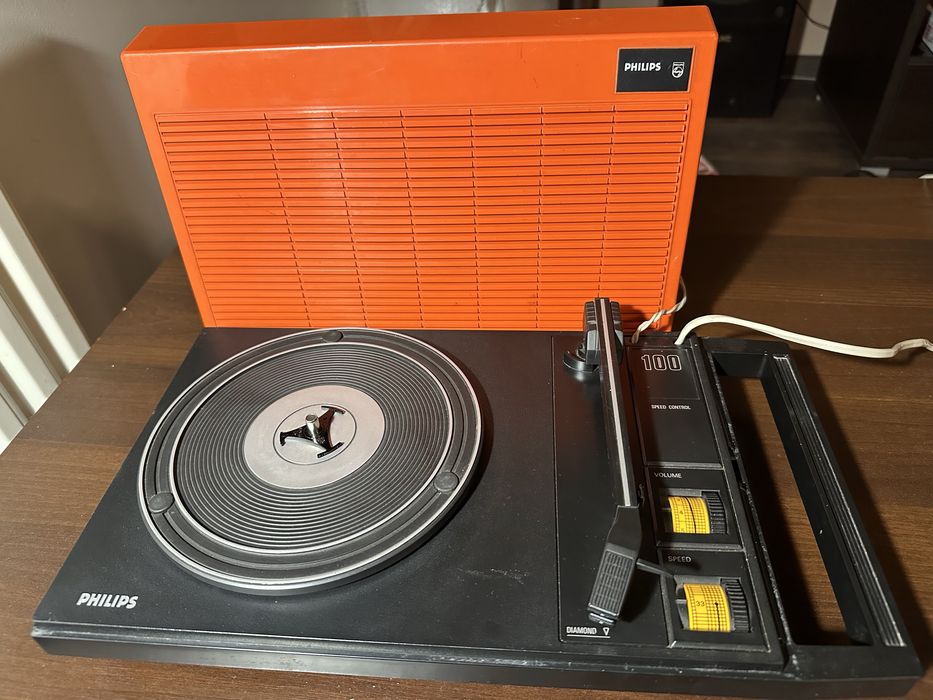 Gramofon Philips ze wzmacniaczem i głośnikiem