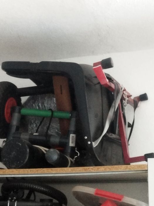 Kayak usado para pesca com acessórios