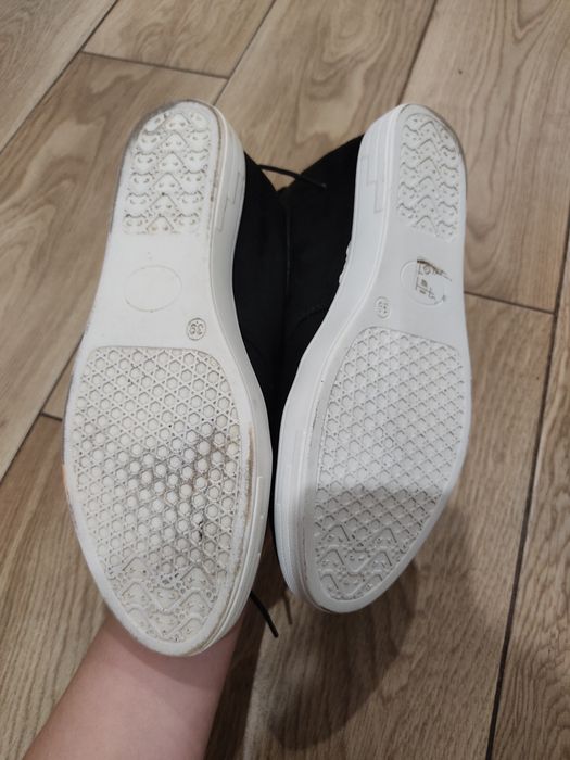 Czarne sneakersy z frędzlami r.39