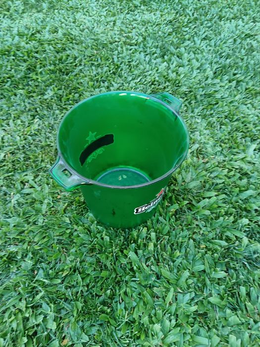 Balde de gelo preto e verde64332145577601126