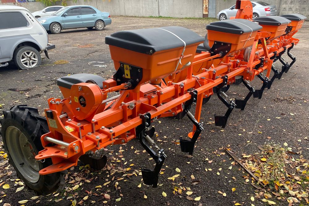 Сівалка пневматична Весна 8 Фаворит (Сеялка универсальная Весна 8)