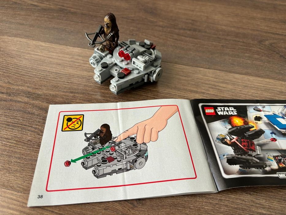 Star Wars # 75193 Chewbacca
Microfighter Millennium Falcon
[figurina C