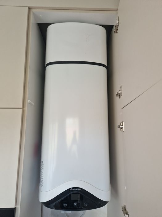 Podgrzewacz c.w.u. NUOS EVO 80 A+ wiszący z
pompą ciepła