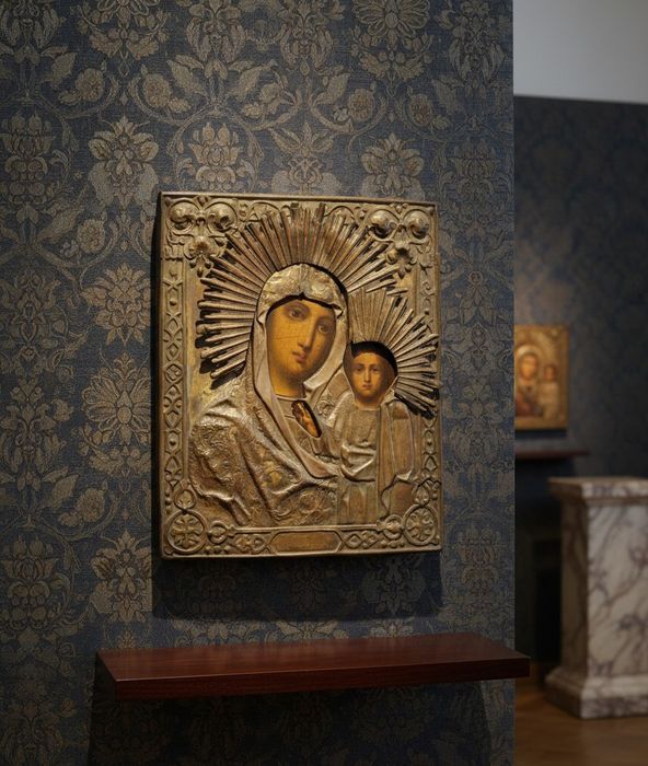 Икона старая, в окладе. Казанская.