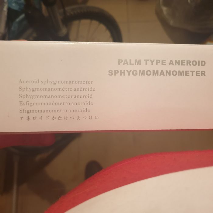 Ciśnieniomierze i termometry.