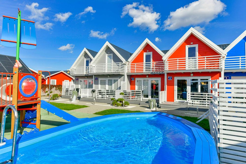 Zakotwicz się nad morzem  KOTWISKO Sarbinowo Domki z basenem .