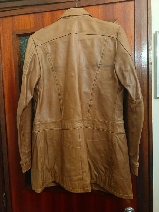 Casaco em pele cor mel