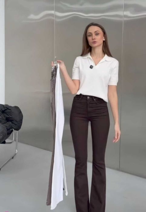 Джинси кльош від коліна